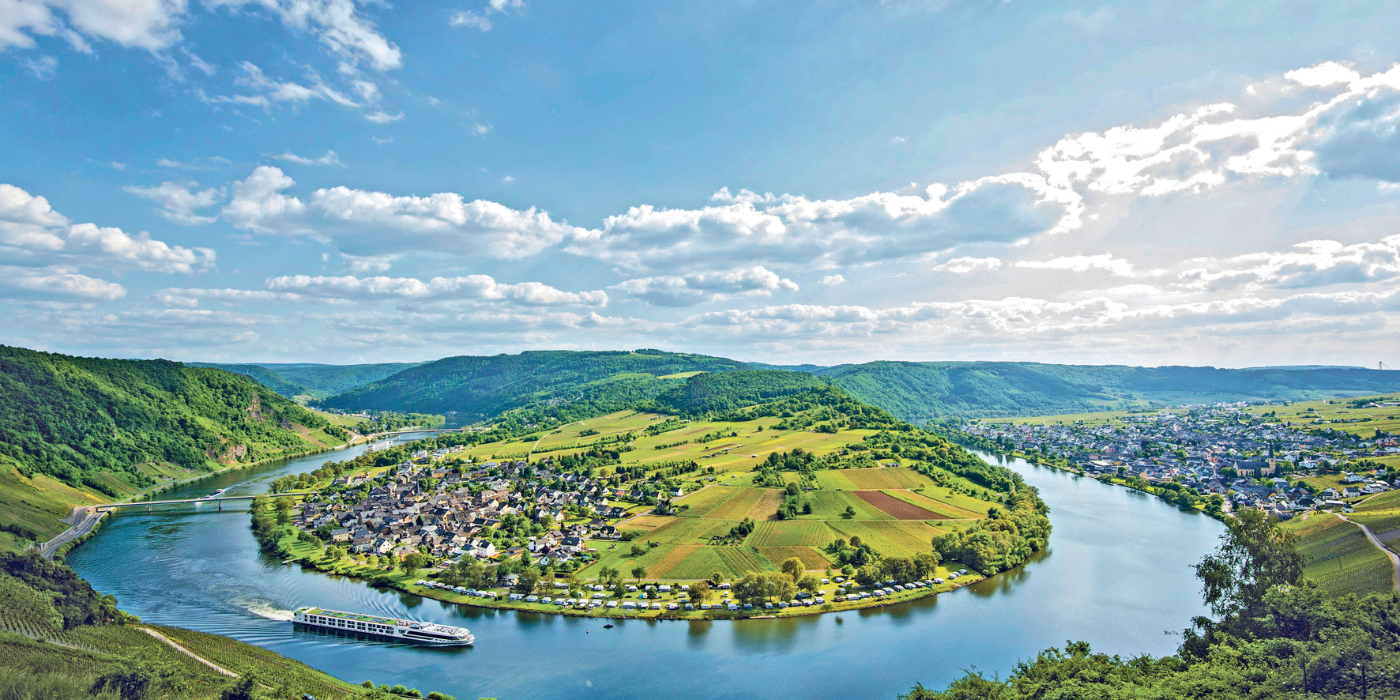 Scenic Jasper cruising through rhine loop on a beautiful day